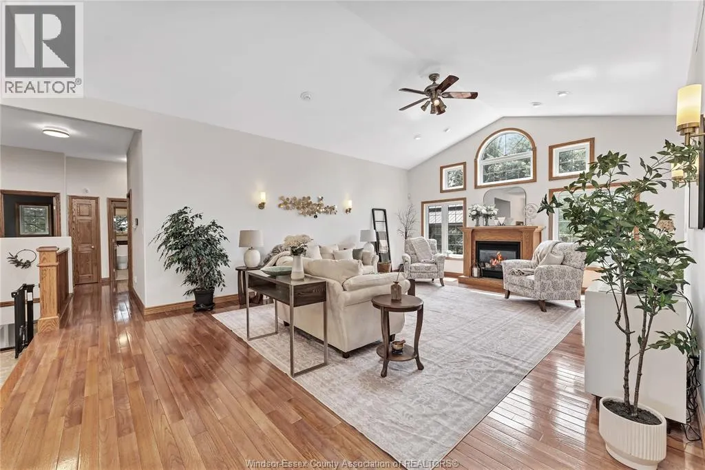 2207 SOUTH MIDDLE ROAD