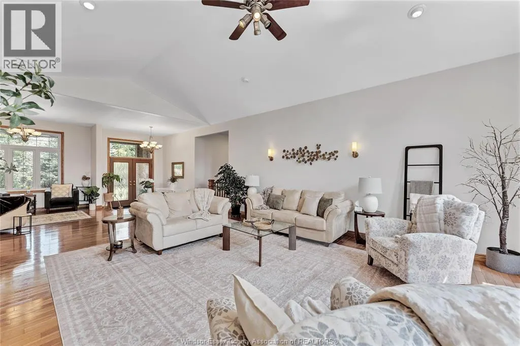 2207 SOUTH MIDDLE ROAD