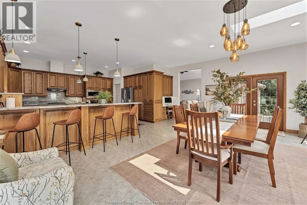 2207 SOUTH MIDDLE ROAD
