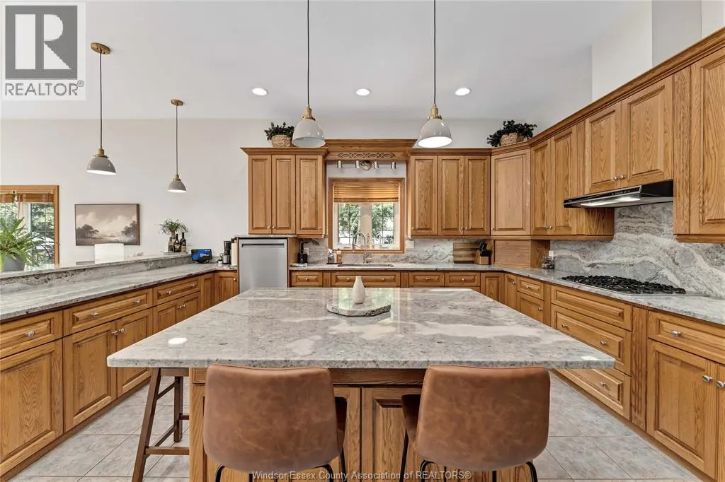 2207 SOUTH MIDDLE ROAD
