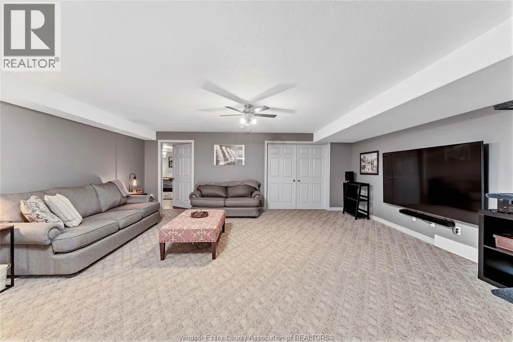 2207 SOUTH MIDDLE ROAD