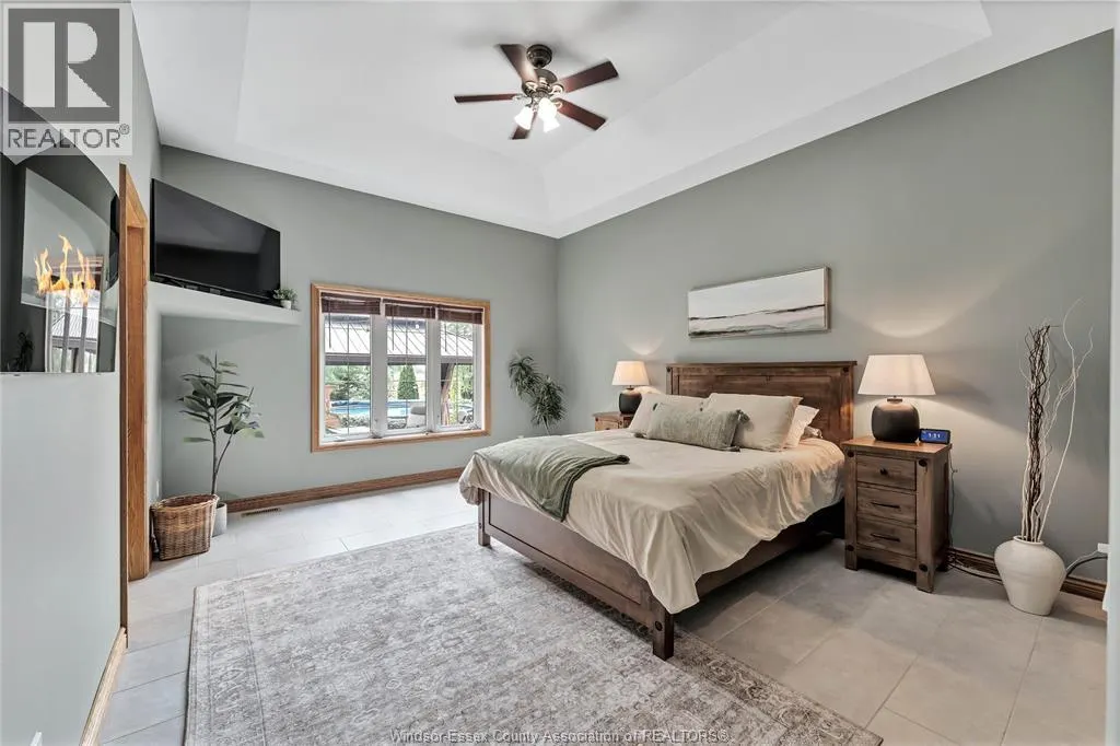 2207 SOUTH MIDDLE ROAD