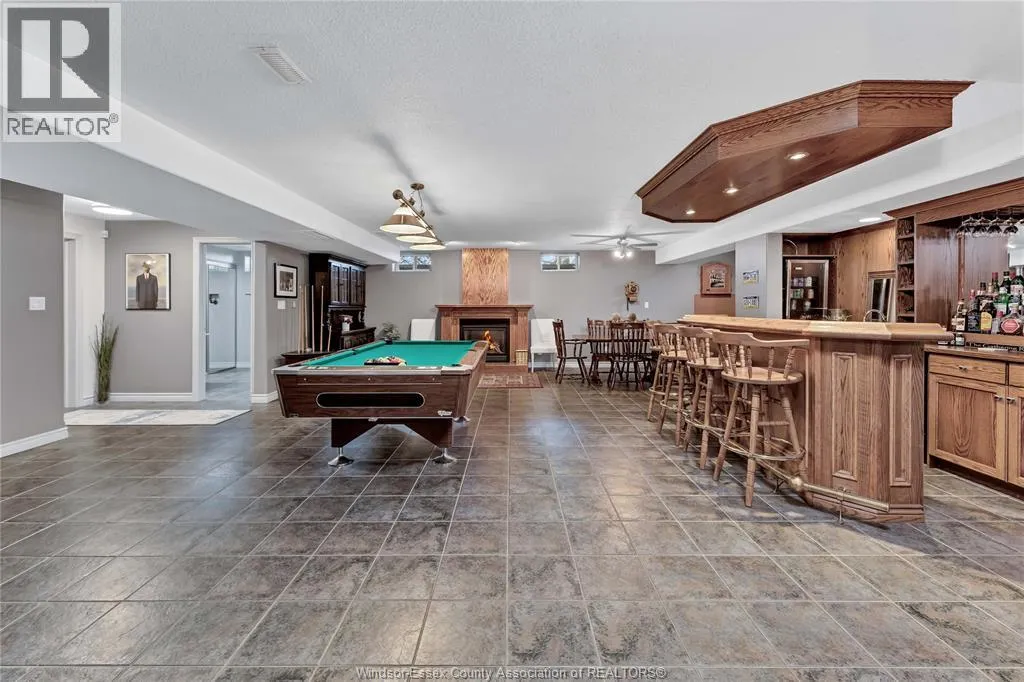 2207 SOUTH MIDDLE ROAD