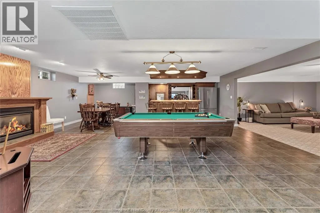 2207 SOUTH MIDDLE ROAD