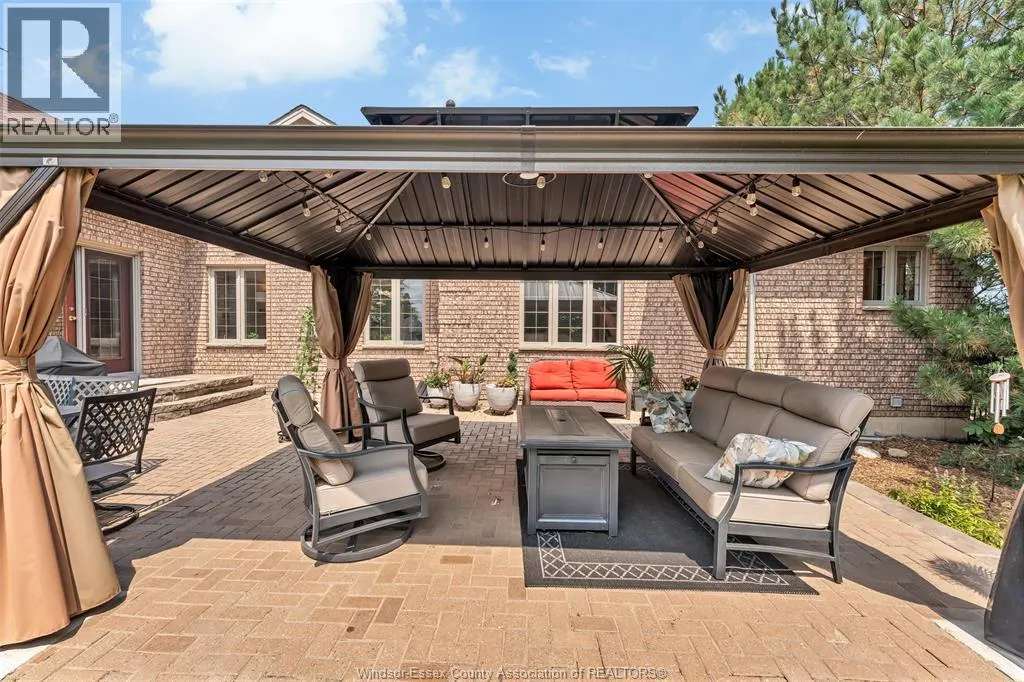2207 SOUTH MIDDLE ROAD