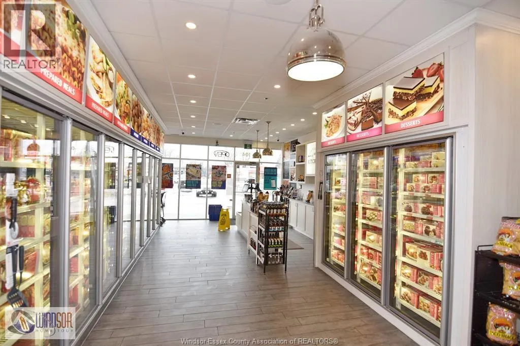 5841 MALDEN - MALDEN CENTRE PLAZA