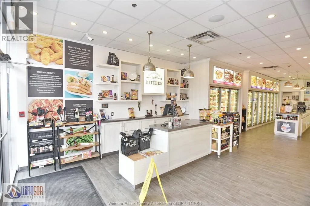 5841 MALDEN - MALDEN CENTRE PLAZA