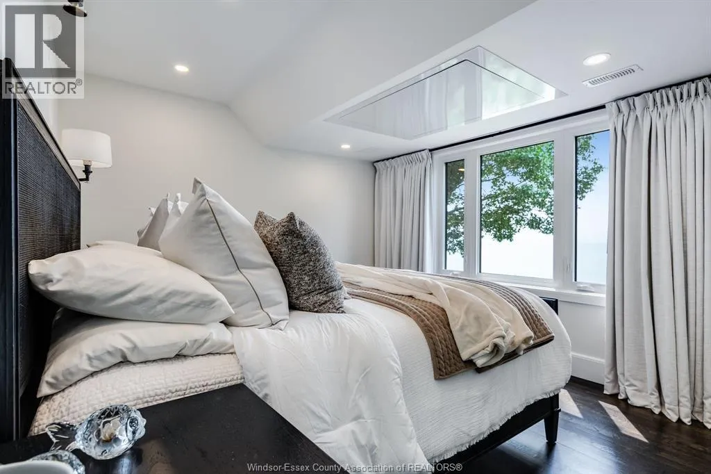 24 Bayshore