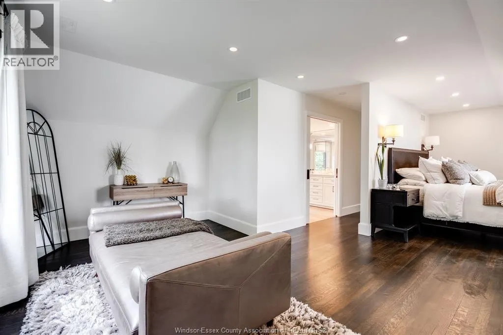 24 Bayshore
