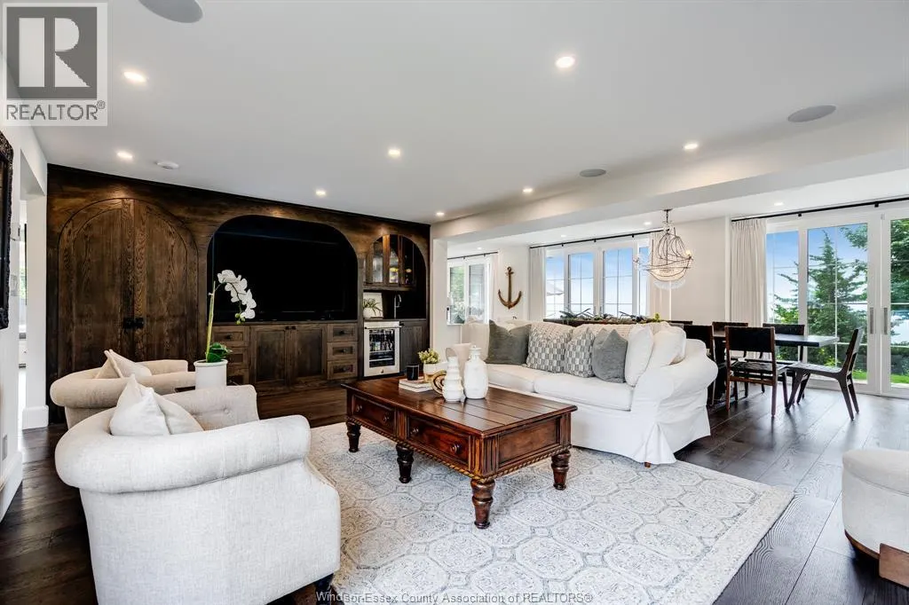 24 Bayshore