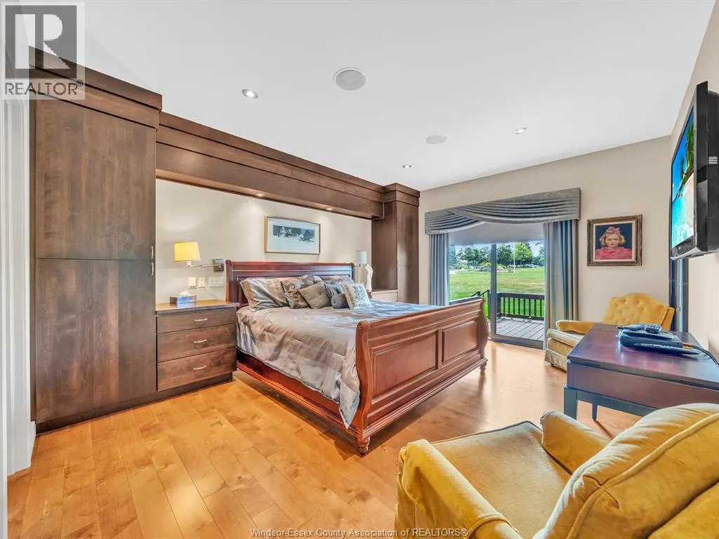 58 FAIRWAY CRESCENT