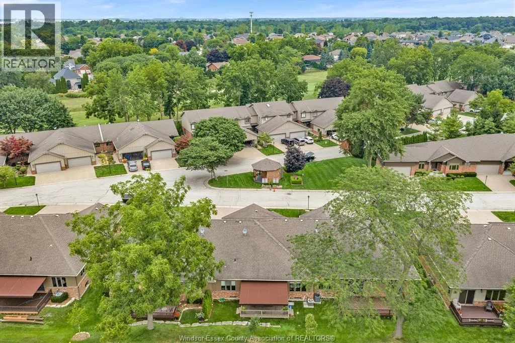 58 FAIRWAY CRESCENT