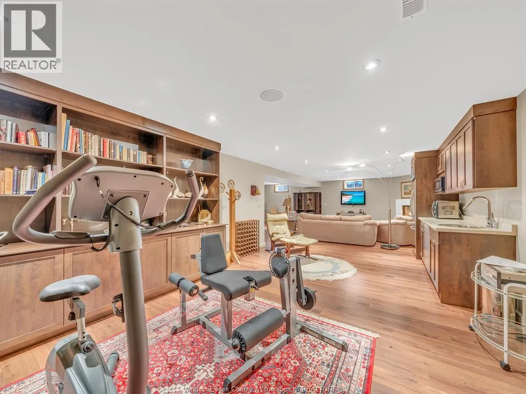 58 FAIRWAY CRESCENT
