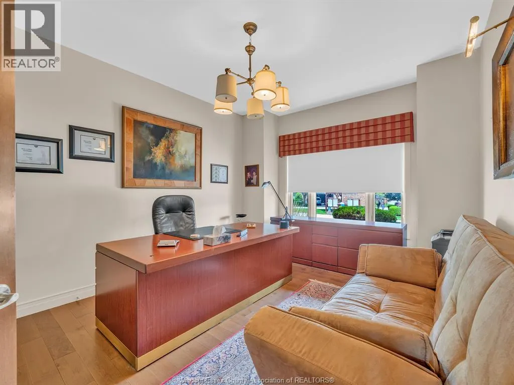 58 FAIRWAY CRESCENT