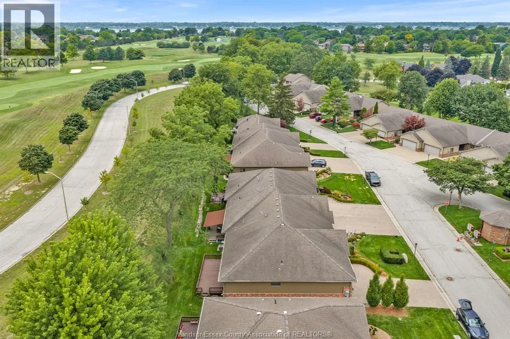 58 FAIRWAY CRESCENT