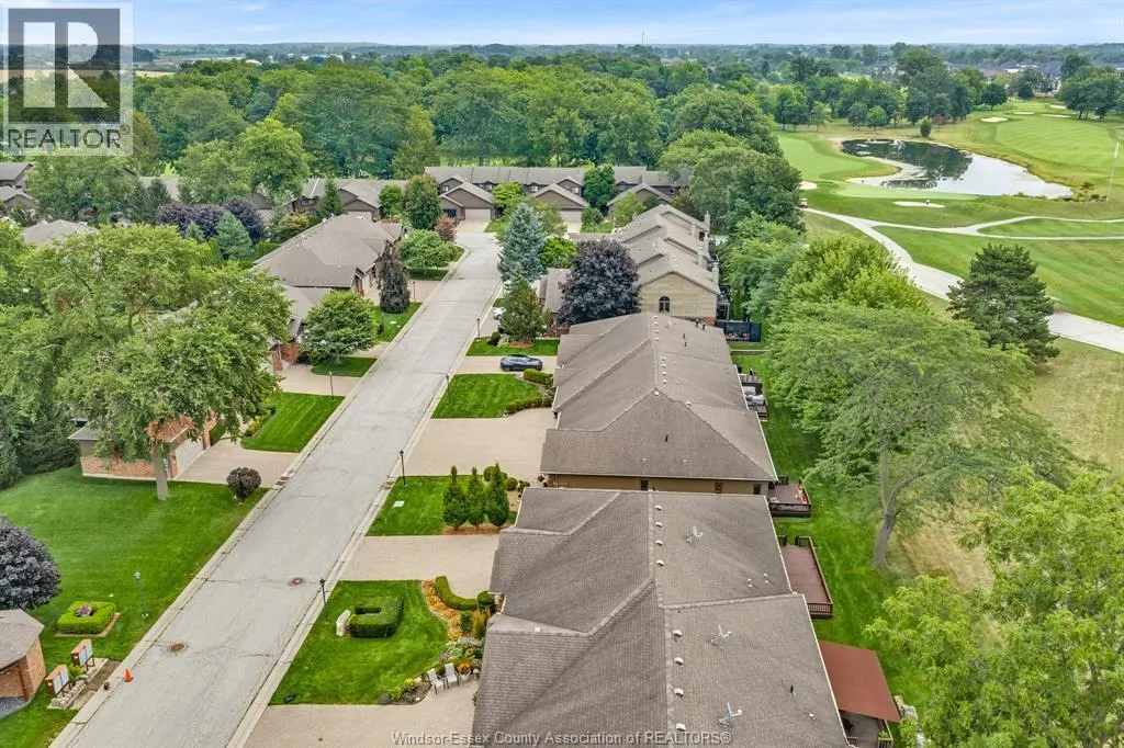 58 FAIRWAY CRESCENT
