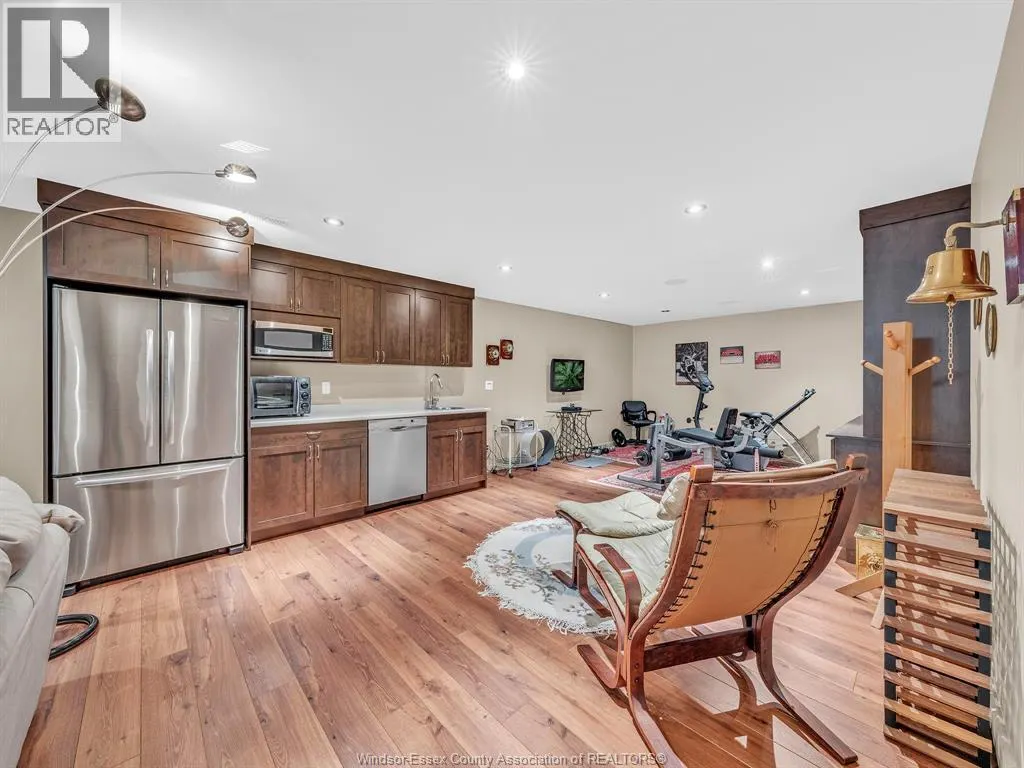 58 FAIRWAY CRESCENT