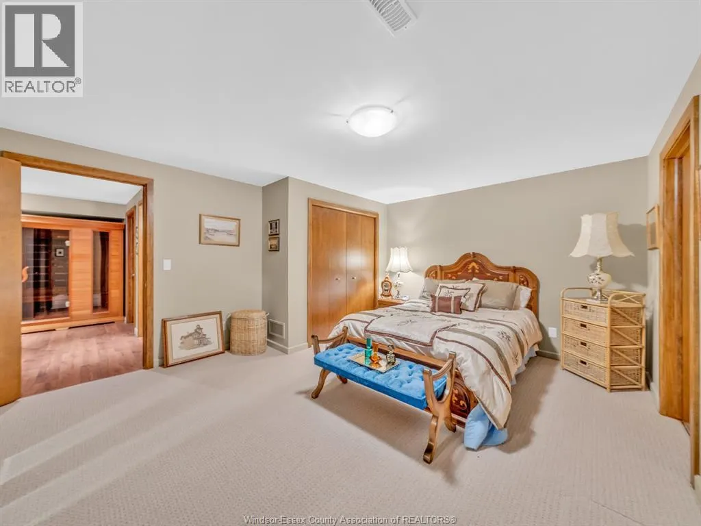 58 FAIRWAY CRESCENT