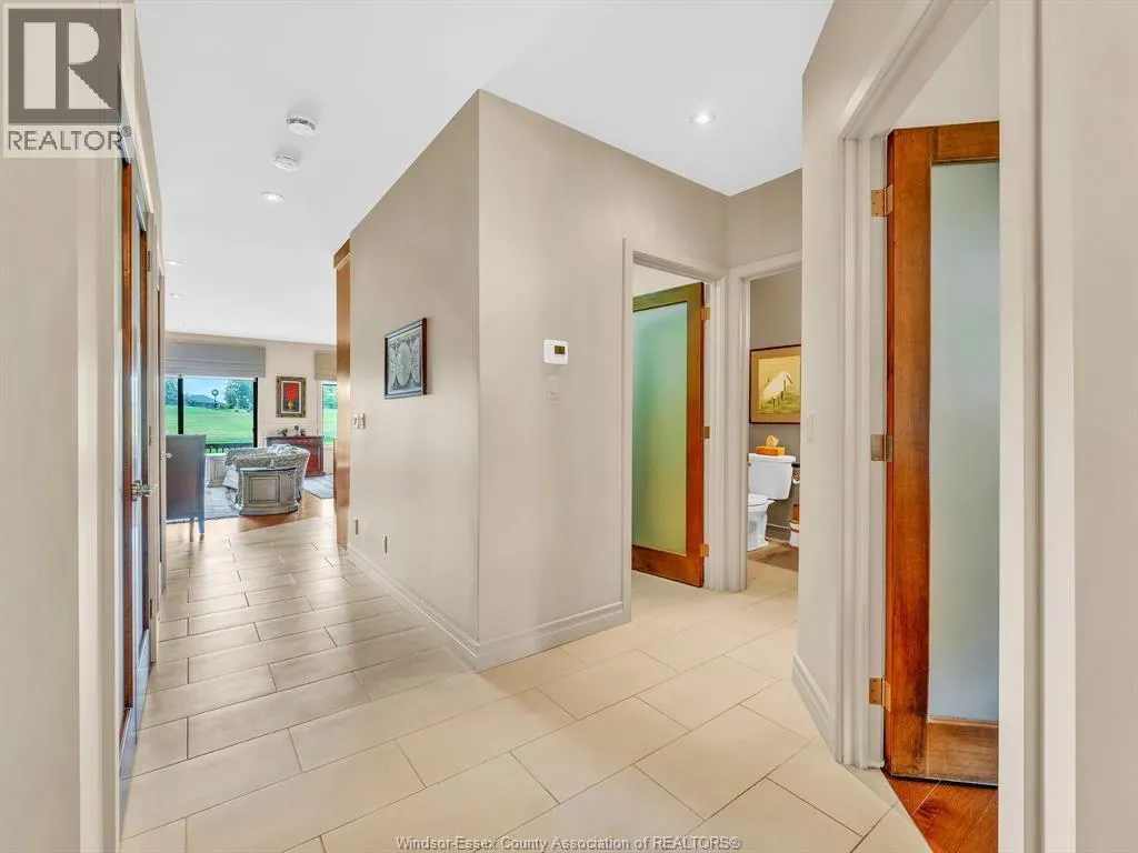 58 FAIRWAY CRESCENT