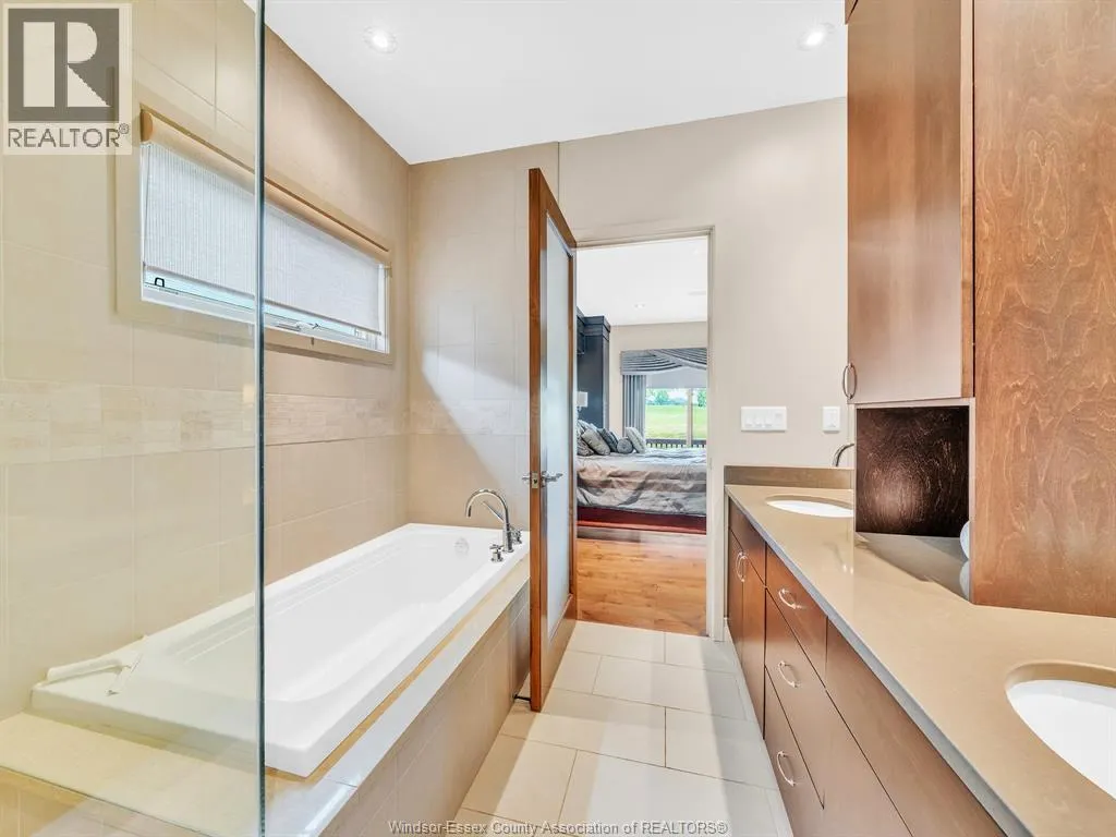 58 FAIRWAY CRESCENT