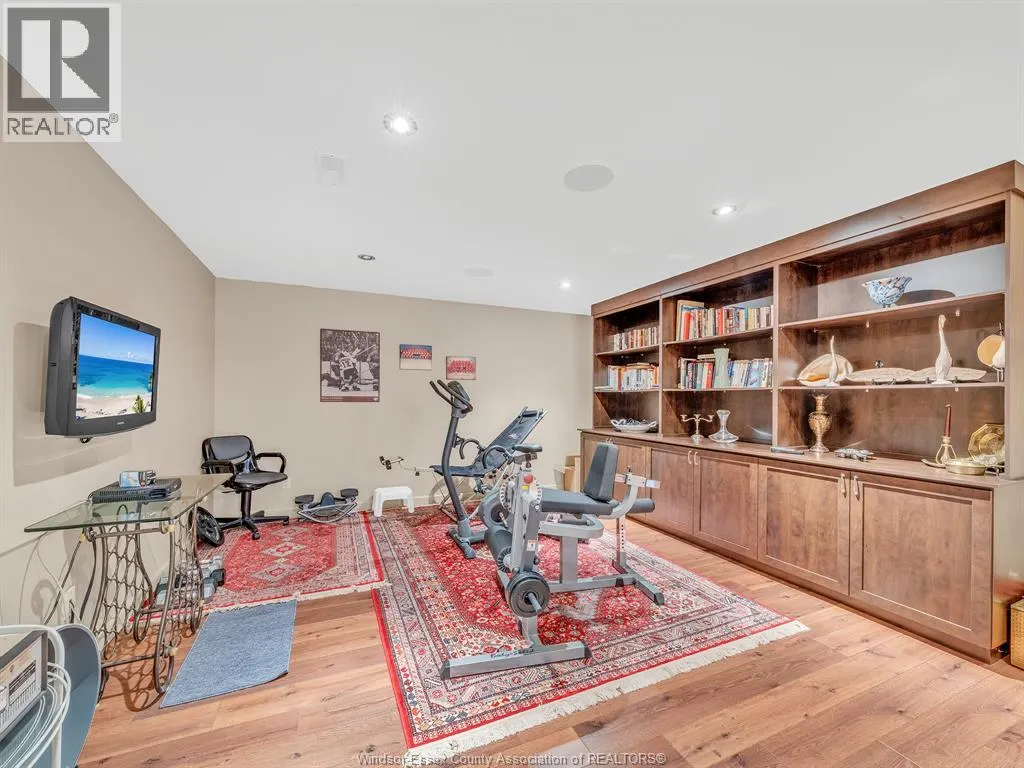 58 FAIRWAY CRESCENT