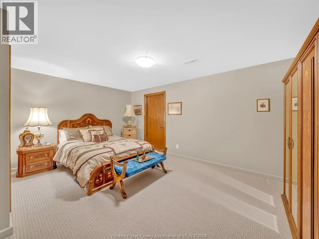 58 FAIRWAY CRESCENT