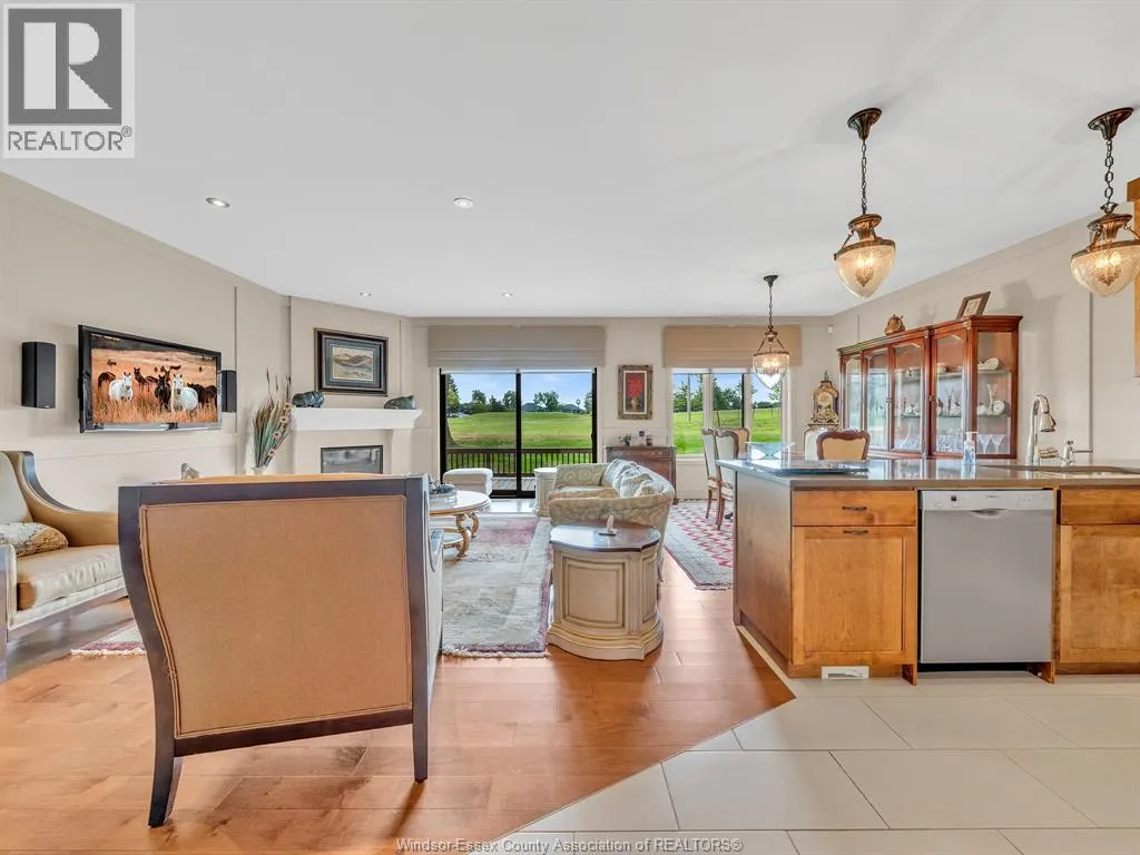 58 FAIRWAY CRESCENT