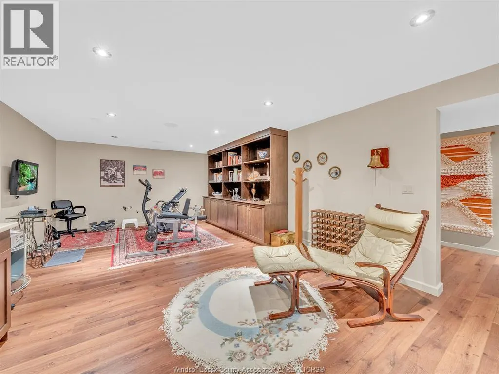 58 FAIRWAY CRESCENT
