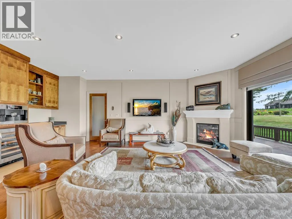 58 FAIRWAY CRESCENT