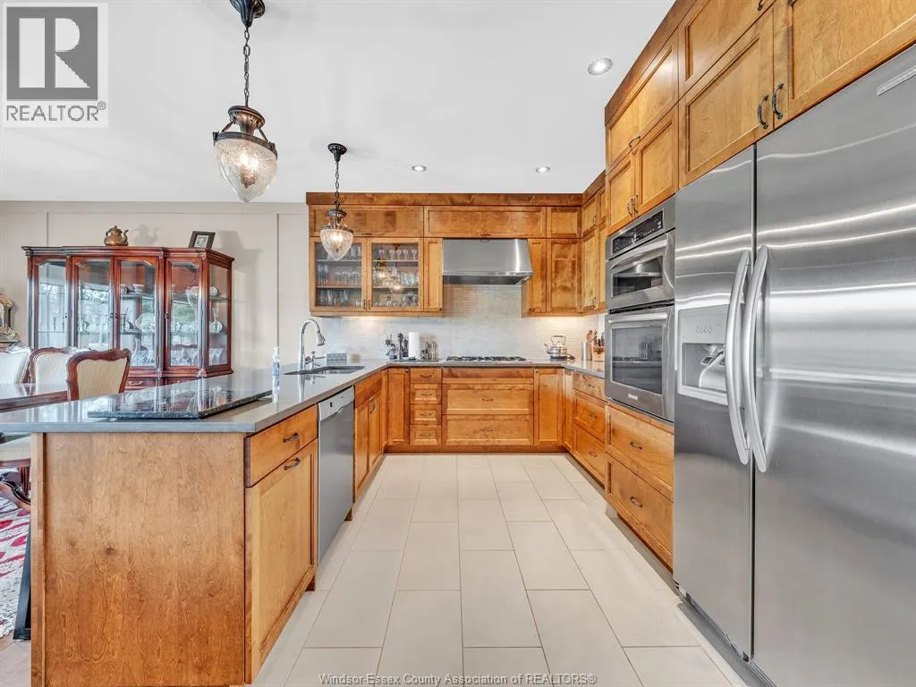 58 FAIRWAY CRESCENT