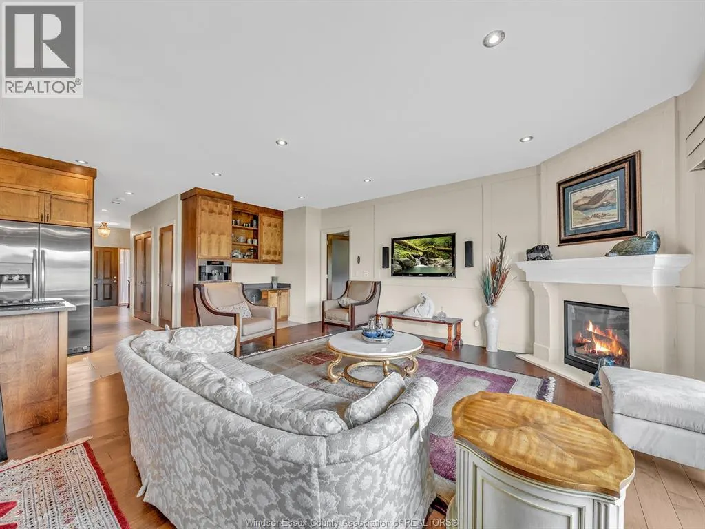58 FAIRWAY CRESCENT