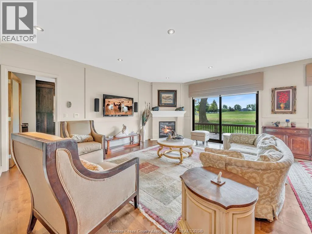 58 FAIRWAY CRESCENT