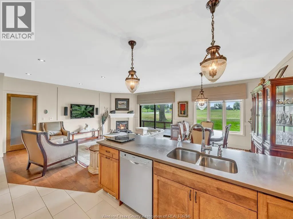 58 FAIRWAY CRESCENT