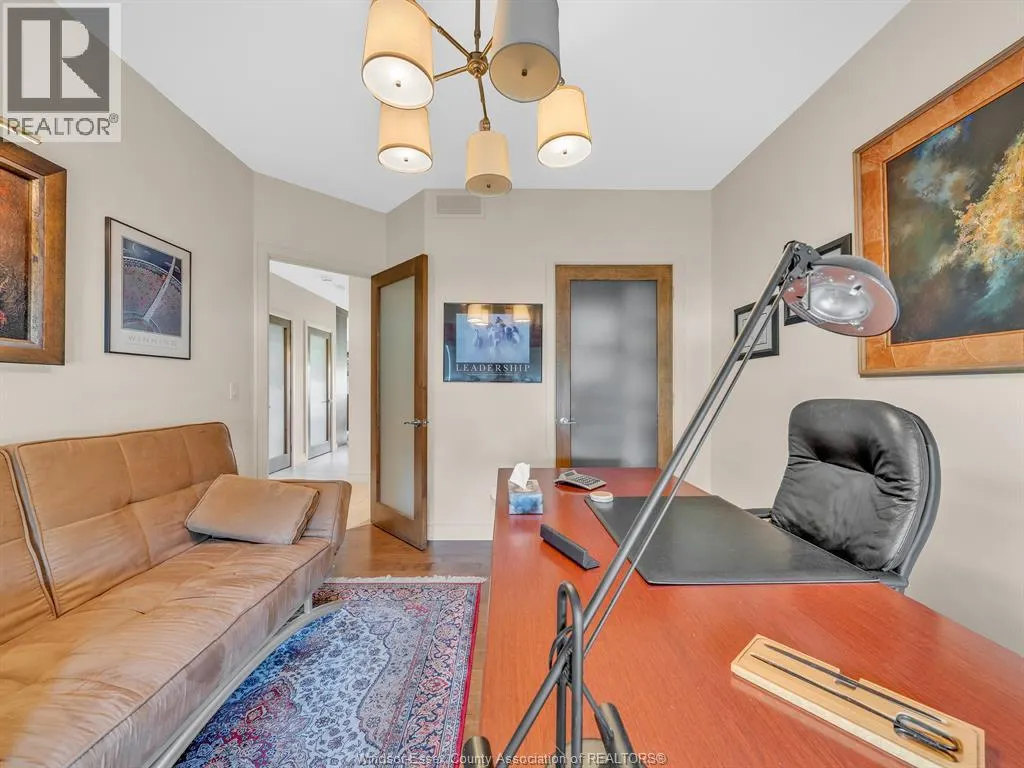 58 FAIRWAY CRESCENT