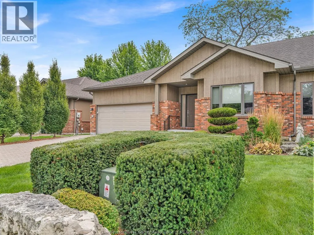 58 FAIRWAY CRESCENT