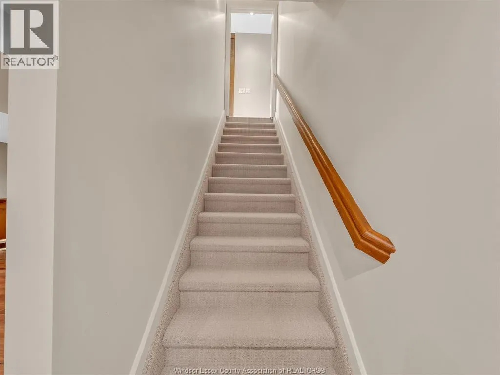 58 FAIRWAY CRESCENT