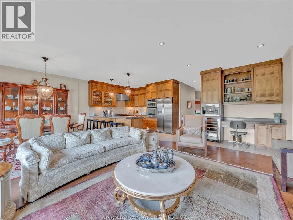 58 FAIRWAY CRESCENT
