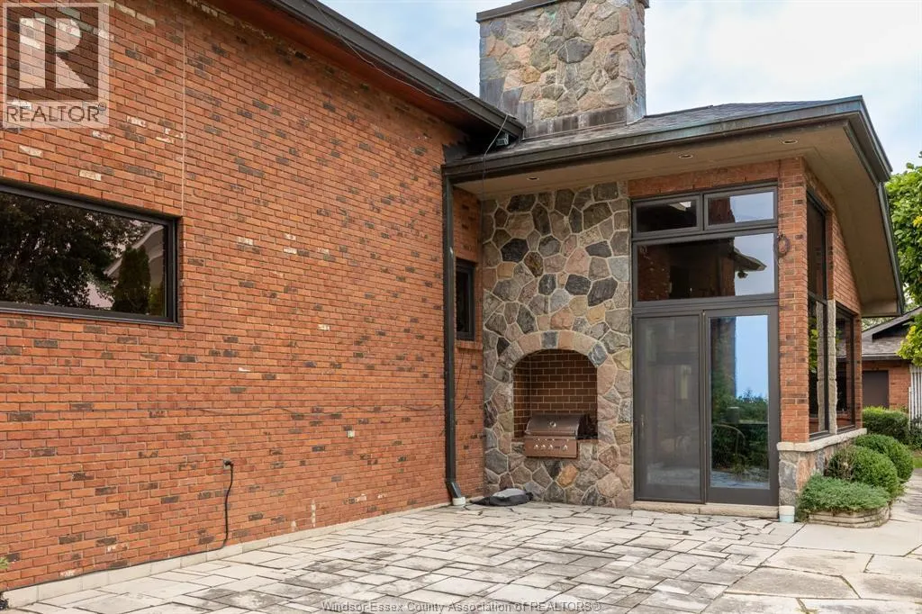 881 COUNTY ROAD 50 East