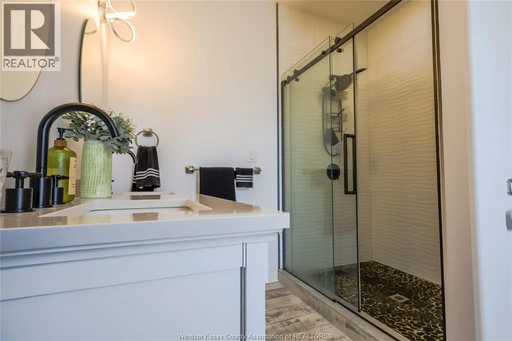 345B Robson ROAD