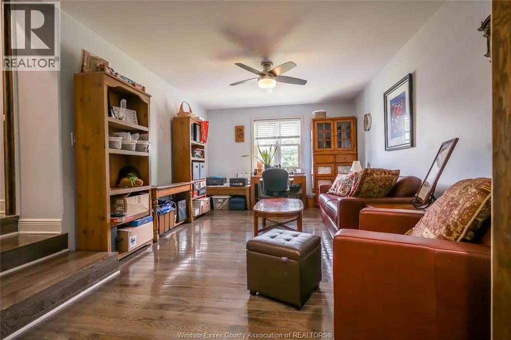 345B Robson ROAD