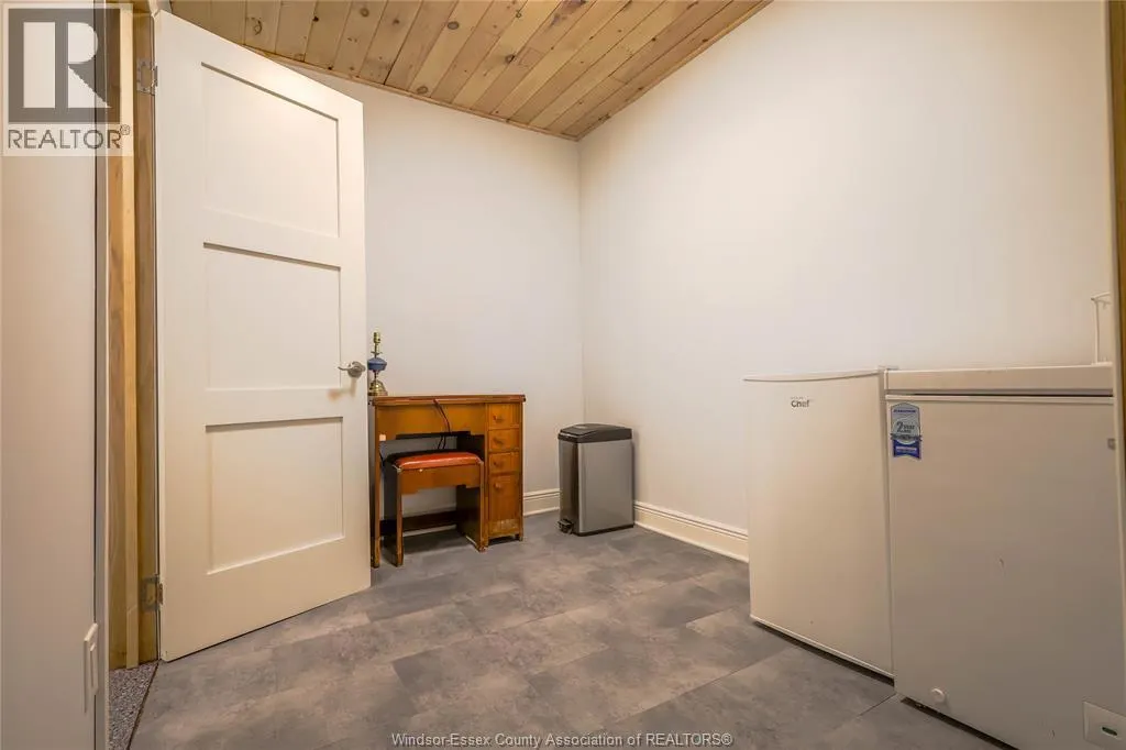 345B Robson ROAD