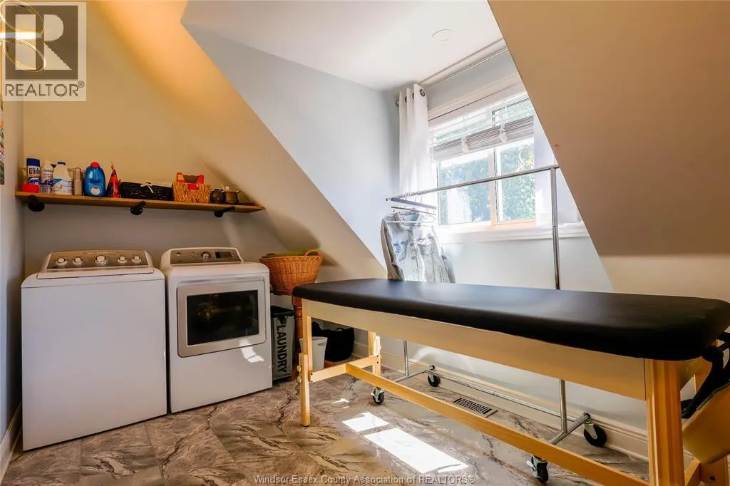 345B Robson ROAD