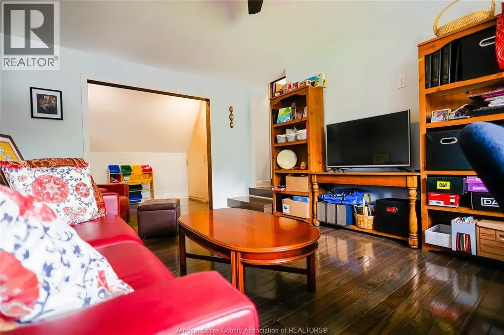 345B Robson ROAD