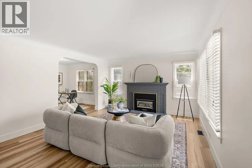 2594 BUCKINGHAM
