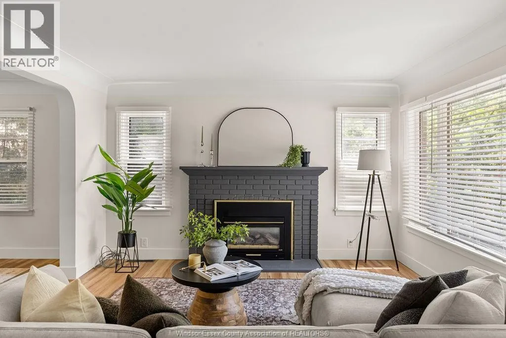2594 BUCKINGHAM
