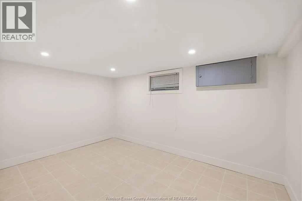 2594 BUCKINGHAM