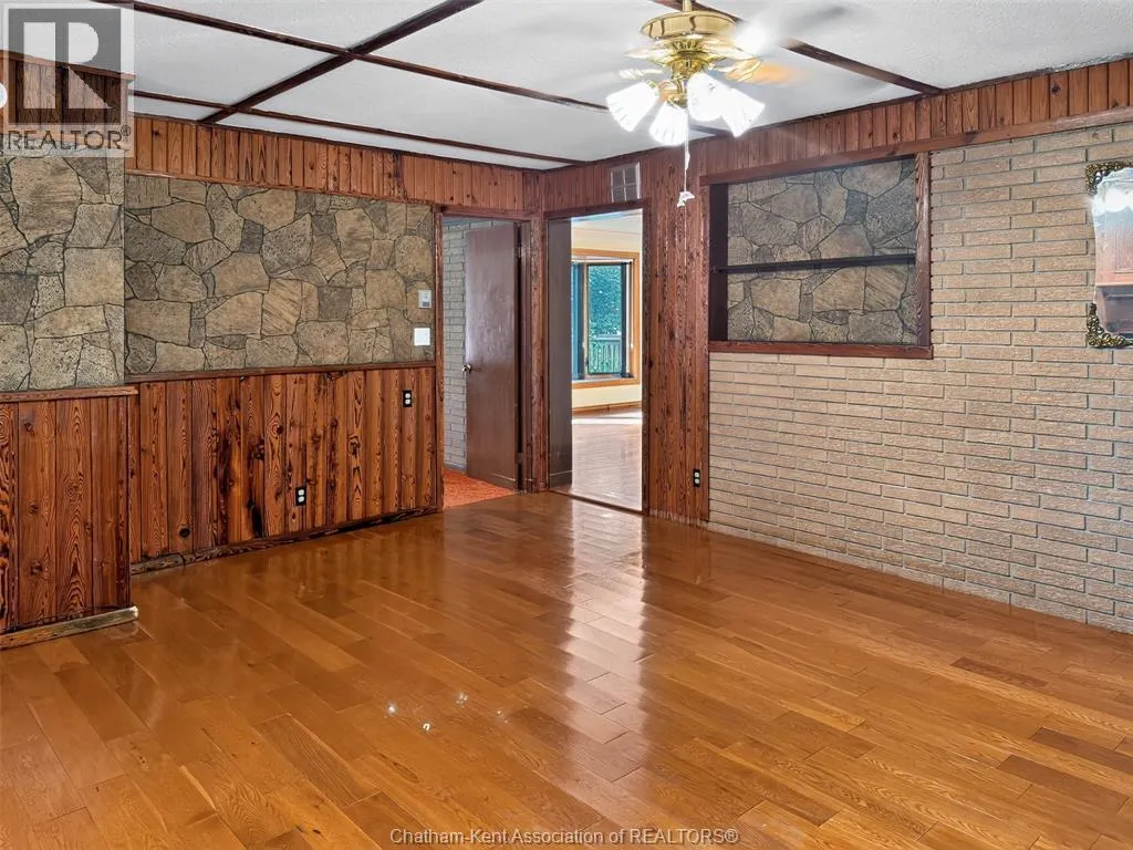 10156 Longwoods ROAD