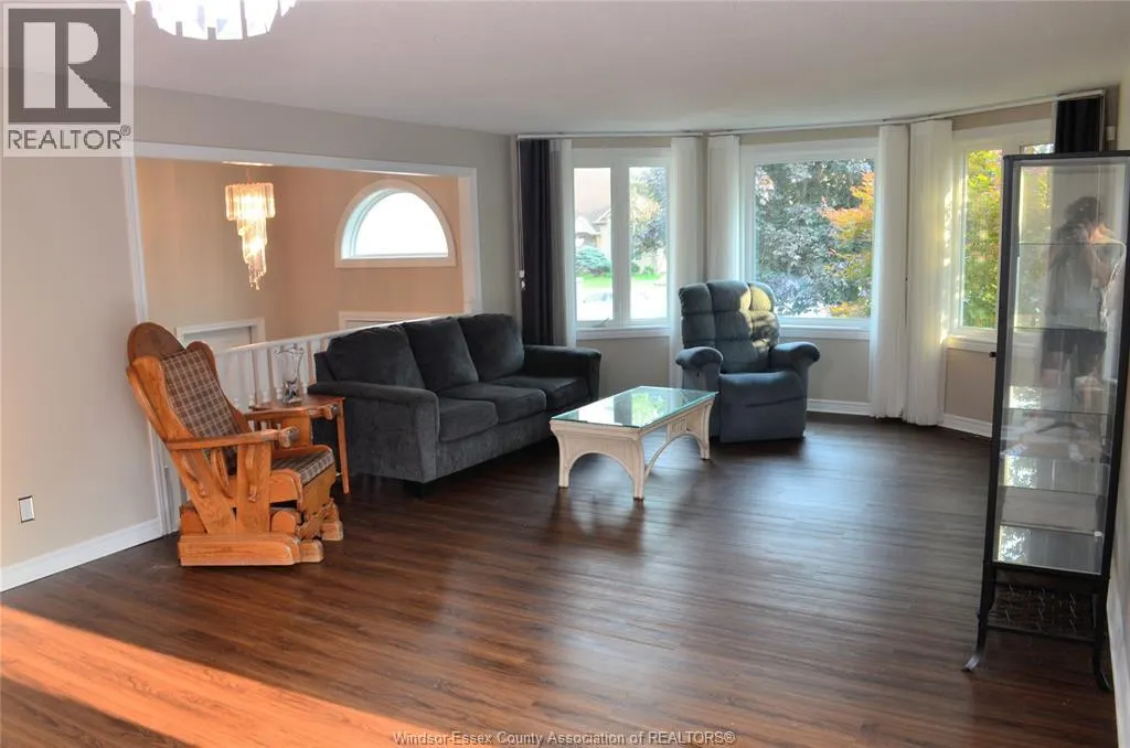 1270 WOODMONT CRESCENT