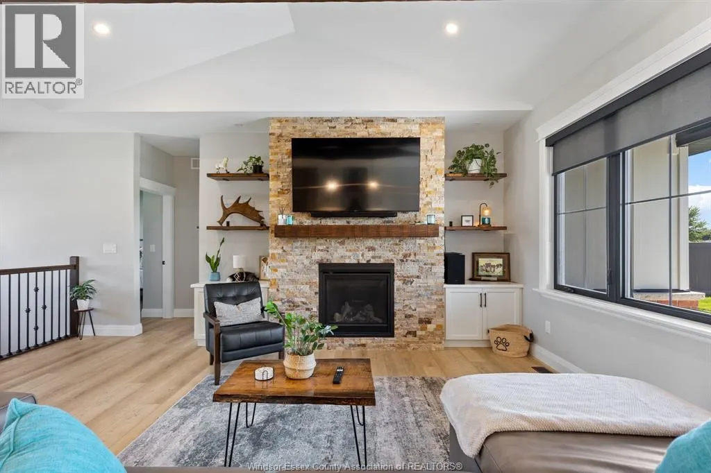4422 BELMONT