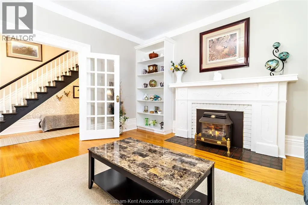 335 Wellington STREET West